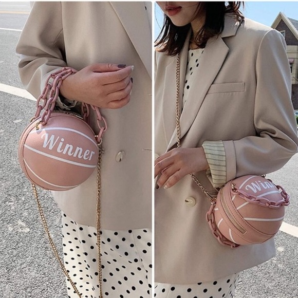ATL HOUSE WIVES CHIC’ Basketball Shaped Chain Bag - Picture 2 of 16